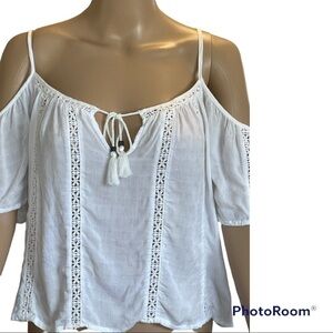 FOREVER 21 BLOUSE SIZE S WHITE COLD SHOULDER WITH LACE ACCENT